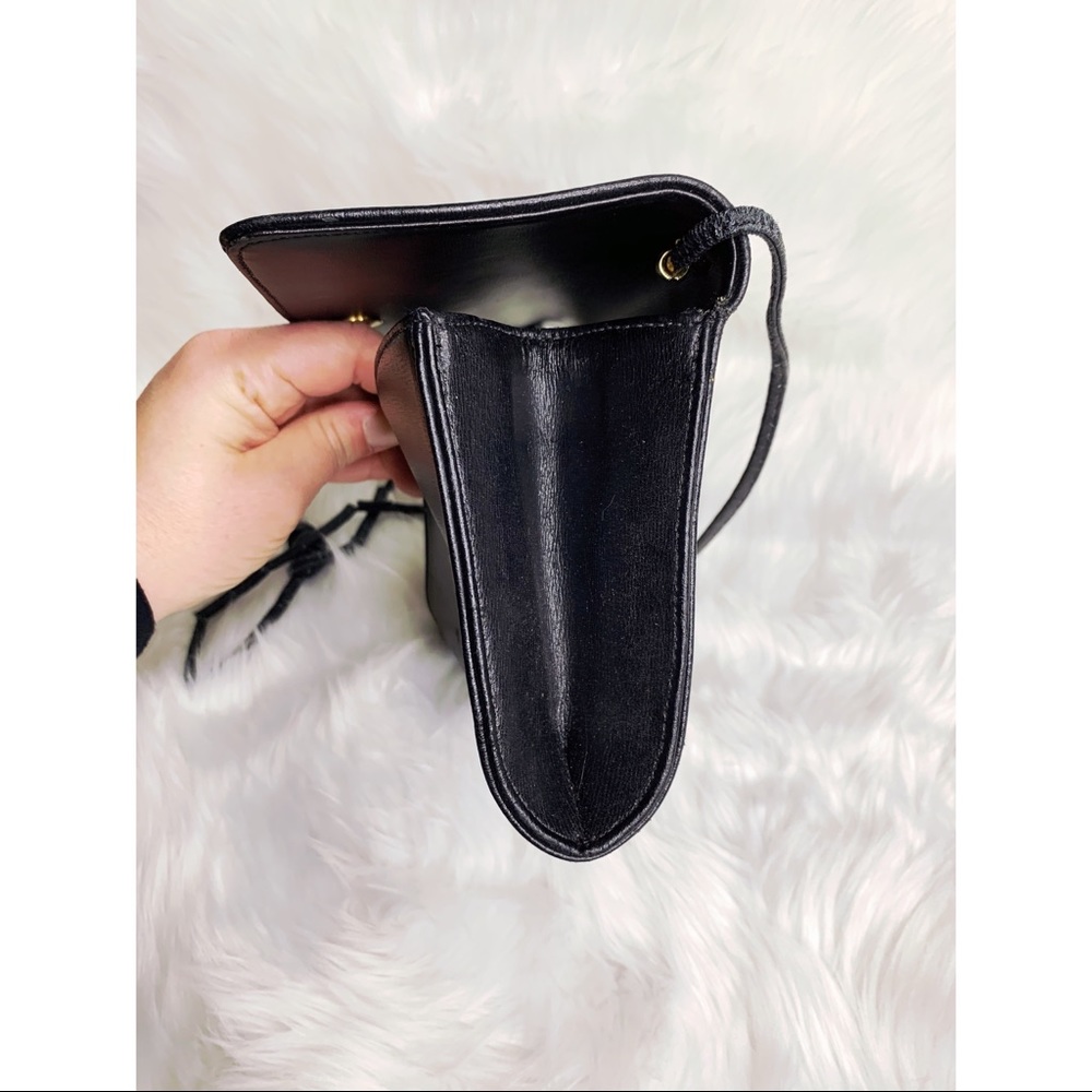 ❌❌SOLD❌❌Givenchy Vintage Clutch/Crossbody - Picture 4 of 8